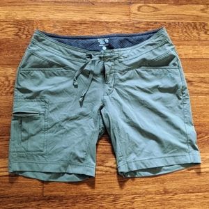 Mountain Hardwear Yuma Shorts, color Mosstone, Size 8